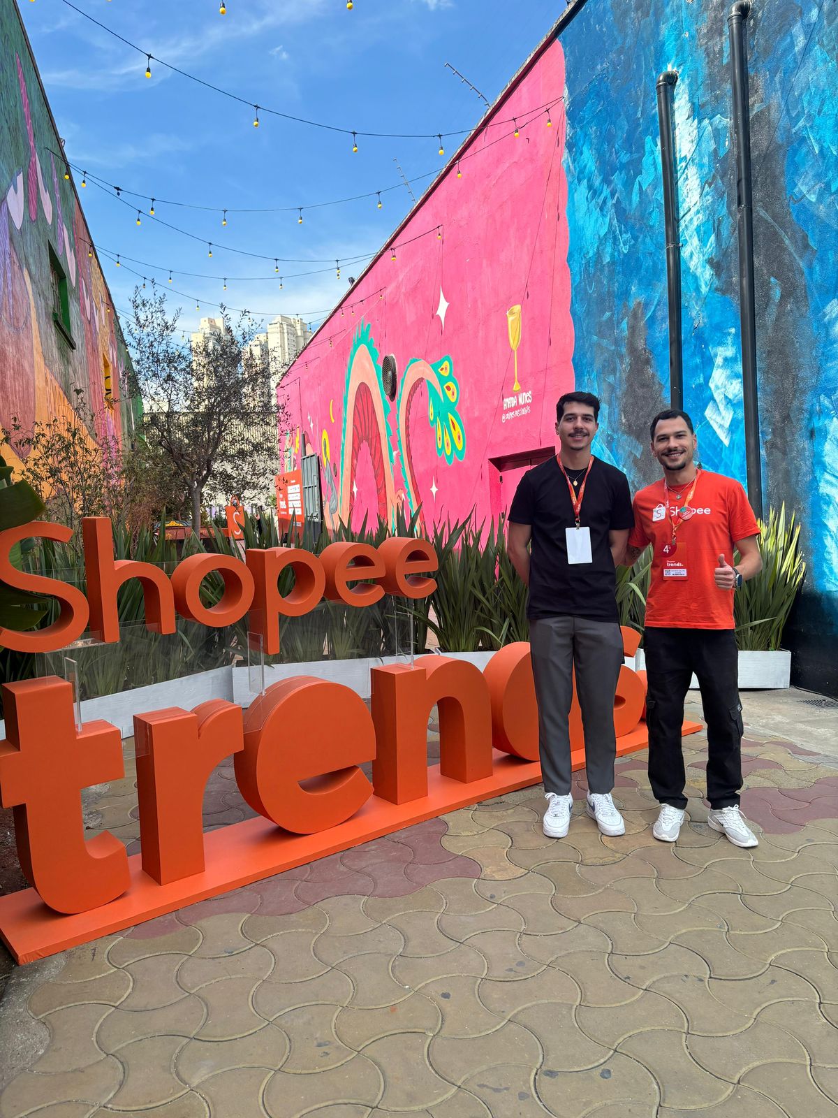 Representantes da M3TA em evento Shopee Trends 2025